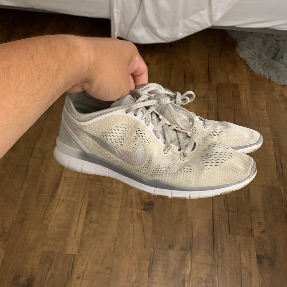 Nike Free run sneakers women’s Sz. 8